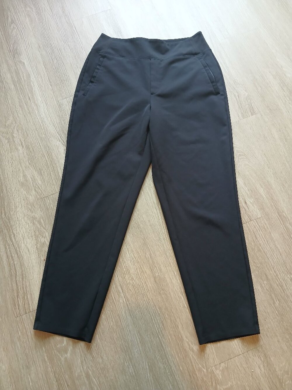 GREAT BLACK SIZE 8 ATHLETA STRAIGHT LEG TROUSERS!